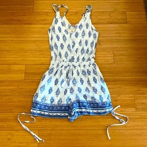hollister romper. size xs but can fit a medium